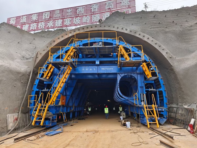 襯砌臺(tái)車(chē)工作原理是什么？